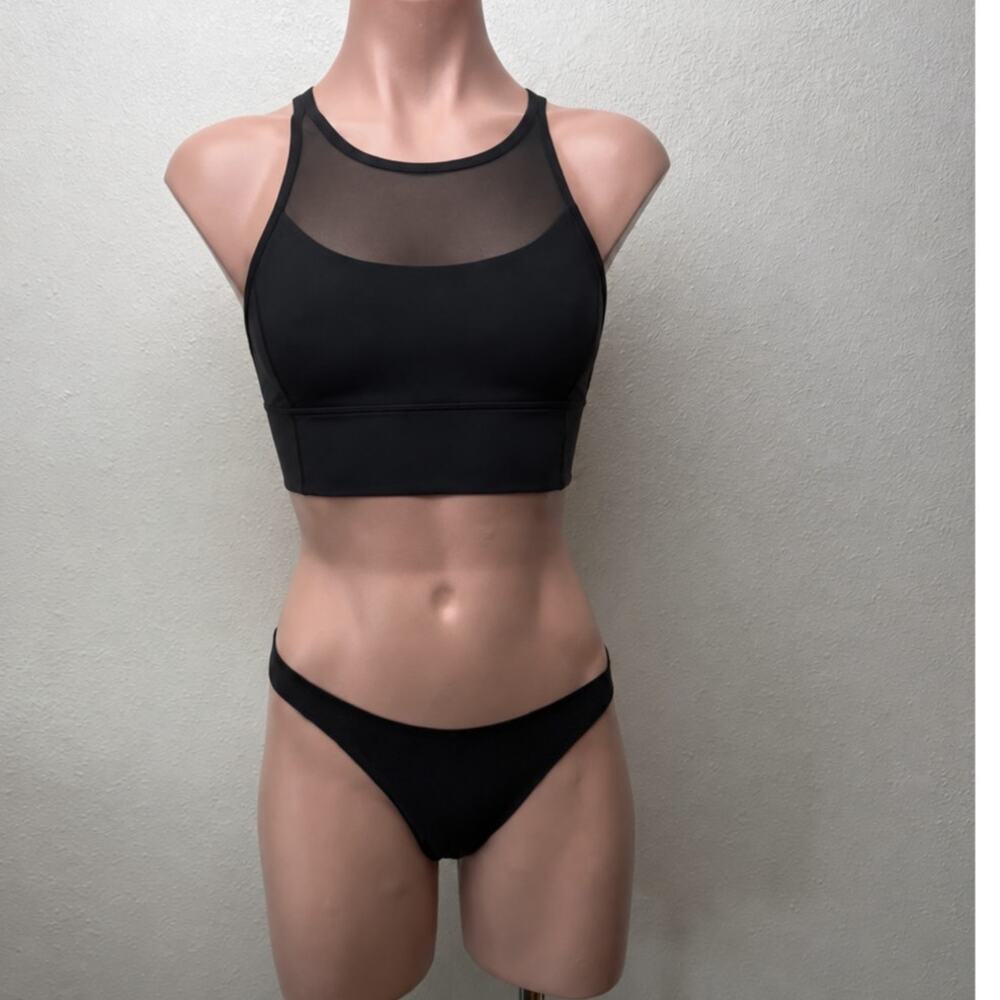 Lululemon Black Clip In High Round Mesh Neck